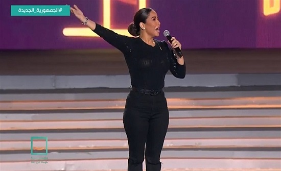 شاهد.. شيرين تؤدي التحية العسكرية للرئيس السيسي شاهد.. شيرين تؤدي التحية العسكرية للرئيس السيسي
