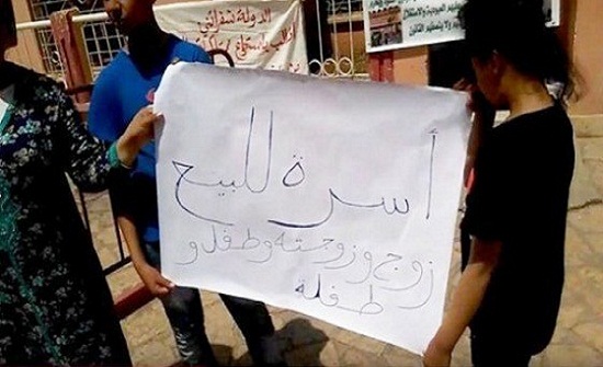 في واقعة غريبة.. أسرة تعرض نفسها ” للبيع “ في واقعة غريبة.. أسرة تعرض نفسها ” للبيع “