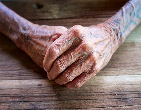 بعد 60 عامًا.. استرالية نشأت في ملجأ أيتام تلتقي بوالدتها (صور) بعد 60 عامًا.. استرالية نشأت في ملجأ أيتام تلتقي بوالدتها (صور)