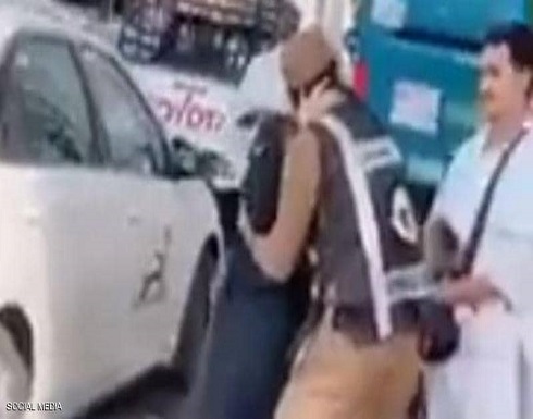 تحية عسكرية من رجل أمن سعودي لوالدته "الحاجّة"..فيديو تحية عسكرية من رجل أمن سعودي لوالدته "الحاجّة"..فيديو