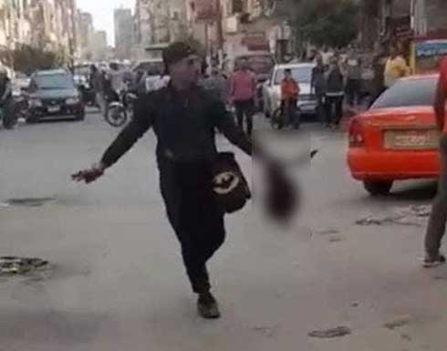 جريمة بشعة تهز مصر.. ذبح زميله وتجول برأسه في الشارع - بالفيديو جريمة بشعة تهز مصر.. ذبح زميله وتجول برأسه في الشارع - بالفيديو