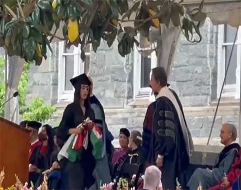 طالبة فلسطينية ترفض مصافحة وزير الخارجية الأمريكي .. بالفيديو طالبة فلسطينية ترفض مصافحة وزير الخارجية الأمريكي .. بالفيديو