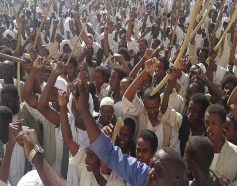 بالفيديو : آلاف السودانيين يشيعون قتلى أحداث كسلا.. ومطالب بالتحقيق بالفيديو : آلاف السودانيين يشيعون قتلى أحداث كسلا.. ومطالب بالتحقيق