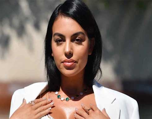 جورجينا رودريغز تثير الجدل بإطلالتها في مهرجان فينيسيا .. شاهد جورجينا رودريغز تثير الجدل بإطلالتها في مهرجان فينيسيا .. شاهد