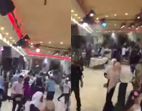 بالفيديو.. عراك عنيف وإصابات في حفل زفاف بسبب رقصة الدبكة بالفيديو.. عراك عنيف وإصابات في حفل زفاف بسبب رقصة الدبكة