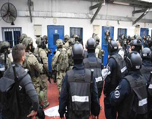 وحدات قمع إسرائيلية تقتحم سجن "النقب" وأنباء عن اشتعال حريق بداخله وحدات قمع إسرائيلية تقتحم سجن "النقب" وأنباء عن اشتعال حريق بداخله