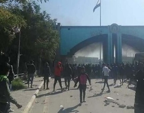 اشتباكات بين المتظاهرين وقوات الأمن في وسط العراق اشتباكات بين المتظاهرين وقوات الأمن في وسط العراق