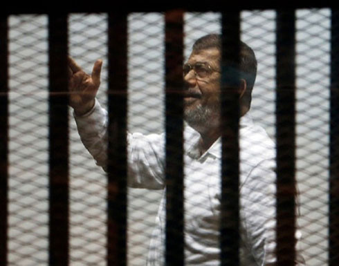 النيابة العامة في مصر: مرسي سقط مغشيا عليه داخل قفص الإتهام وتم نقله للمستشفى النيابة العامة في مصر: مرسي سقط مغشيا عليه داخل قفص الإتهام وتم نقله للمستشفى