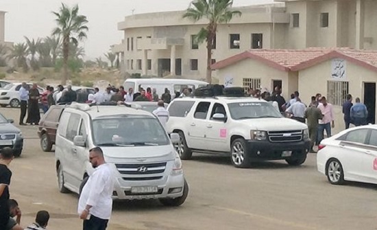 بدء إدخال السيارات السورية العالقة في الأردن عبر معبر نصيب بدء إدخال السيارات السورية العالقة في الأردن عبر معبر نصيب