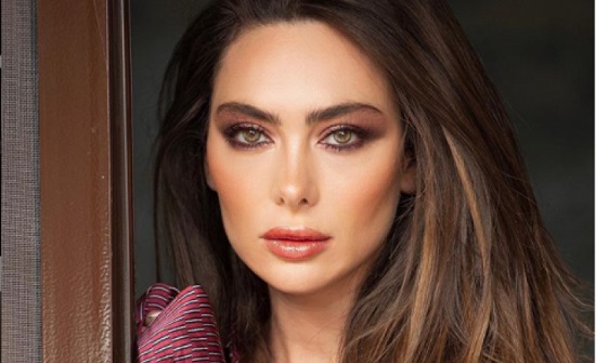 هكذا شلت الصدمة الممثلة ستيفاني صليبا عند رؤية منزلها المدمر بسبب انفجار بيروت! ـ (فيديو) هكذا شلت الصدمة الممثلة ستيفاني صليبا عند رؤية منزلها المدمر بسبب انفجار بيروت! ـ (فيديو)