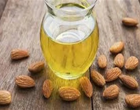 3 فوائد لزيت اللوز للوجه المشرق الخالي من الشوائب 3 فوائد لزيت اللوز للوجه المشرق الخالي من الشوائب