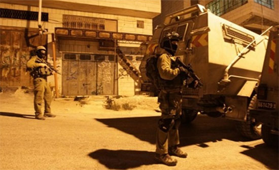 إصابة فلسطيني وحملة اعتقالات في الضفة الغربية المحتلة إصابة فلسطيني وحملة اعتقالات في الضفة الغربية المحتلة