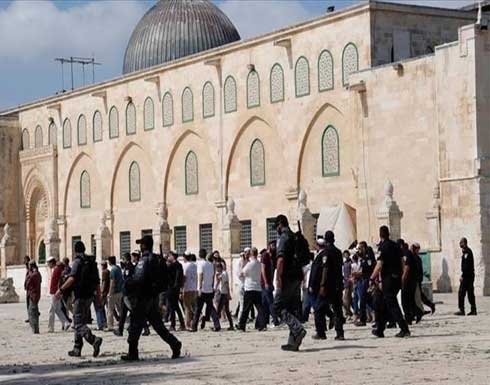 عشرات المستوطنين يقتحمون المسجد الأقصى عشرات المستوطنين يقتحمون المسجد الأقصى