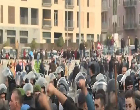 بالفيديو : مواجهات بين مناصري "المستقبل" والمحتجين في وسط بيروت بالفيديو : مواجهات بين مناصري "المستقبل" والمحتجين في وسط بيروت