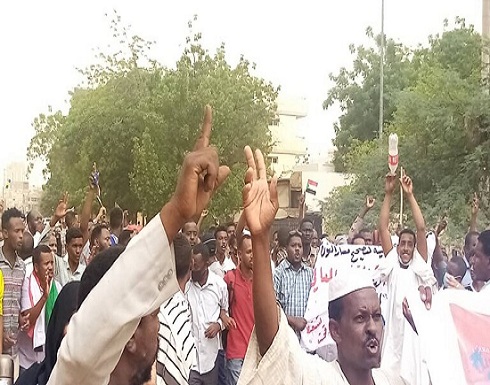 أنصار البشير يتظاهرون في الخرطوم مطالبين بإسقاط الحكومة (صور) أنصار البشير يتظاهرون في الخرطوم مطالبين بإسقاط الحكومة (صور)