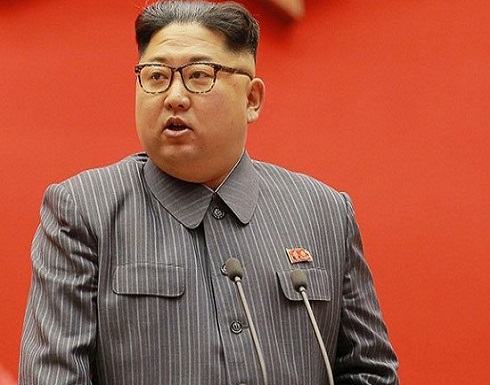 كيم جونغ أون يفاجئ الجمع بمظهره الجديد (صورة) كيم جونغ أون يفاجئ الجمع بمظهره الجديد (صورة)