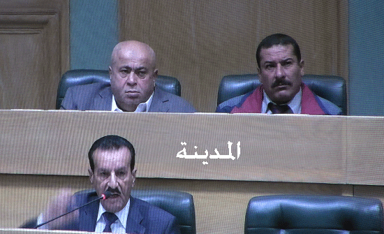 بالفيديو : جدال العكايلة والطراونة وتحويل سؤاله عن عقد وجبات القوات المسلحة الى استجواب بالفيديو : جدال العكايلة والطراونة وتحويل سؤاله عن عقد وجبات القوات المسلحة الى استجواب