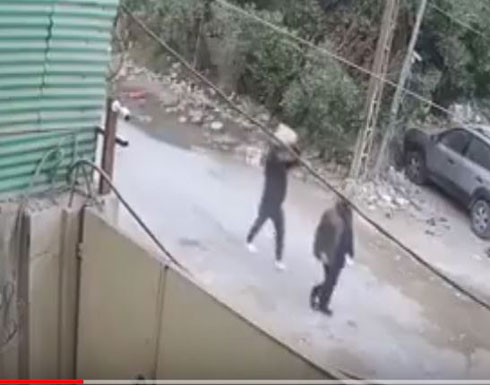 لحظة قتل شاب رجل مسن في الشارع بطريقة بشعة (فيديو) لحظة قتل شاب رجل مسن في الشارع بطريقة بشعة (فيديو)
