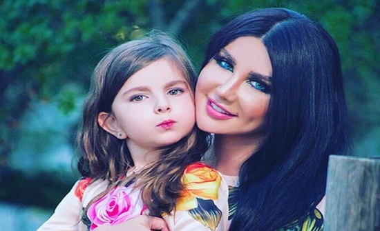 بالفيديو.. كيف إحتفلت جيني إسبر بتخرج إبنتها “ساندي”! بالفيديو.. كيف إحتفلت جيني إسبر بتخرج إبنتها “ساندي”!
