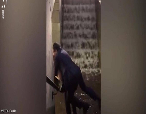 بالفيديو : حين تنقلب أدوار الرجل والمرأة.. مقطع فيديو يثير جدلا واسعا بالفيديو : حين تنقلب أدوار الرجل والمرأة.. مقطع فيديو يثير جدلا واسعا