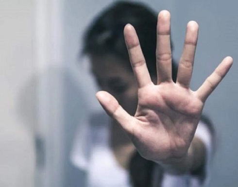 مغربية تتهم شرطي بالاعتداء عليها و استغلالها مغربية تتهم شرطي بالاعتداء عليها و استغلالها