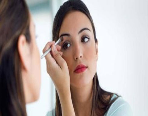 5 أسرار لمكياج مثالى خلال الشتاء.. رطبى البشرة واستخدمى إسفنجة 5 أسرار لمكياج مثالى خلال الشتاء.. رطبى البشرة واستخدمى إسفنجة