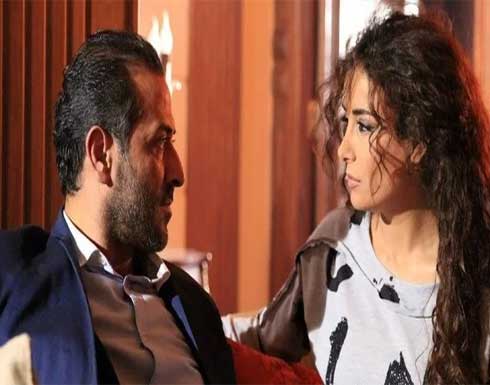 قبلة حميمة تجمع عبد المنعم عمايري وكندة حنا في “الإفطار الأخير” قبلة حميمة تجمع عبد المنعم عمايري وكندة حنا في “الإفطار الأخير”