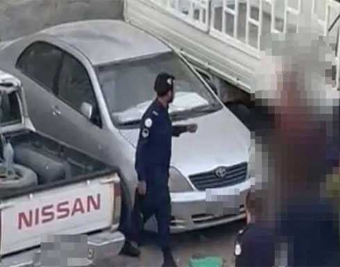 عارية تمامًا في الشارع.. الشرطة الكويتية تضبط امرأة تمارس الرذيلة عارية تمامًا في الشارع.. الشرطة الكويتية تضبط امرأة تمارس الرذيلة