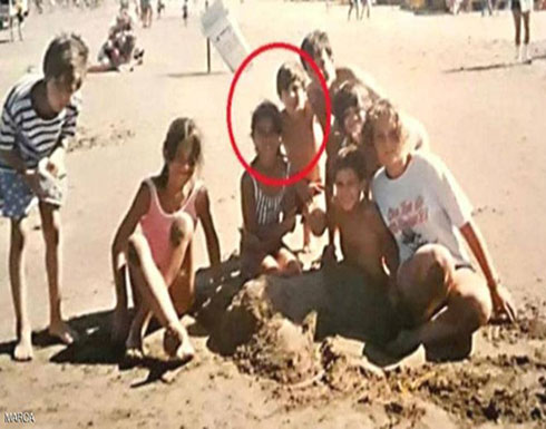 صورة "نادرة" لميسي و"حب طفولته" على الشاطئ صورة "نادرة" لميسي و"حب طفولته" على الشاطئ