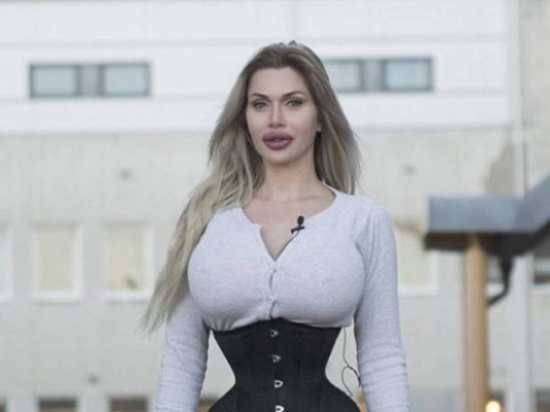 بالصورسويدية تجري 100 عملية تجميل لتشبه شخصيات الكارتون بالصورسويدية تجري 100 عملية تجميل لتشبه شخصيات الكارتون