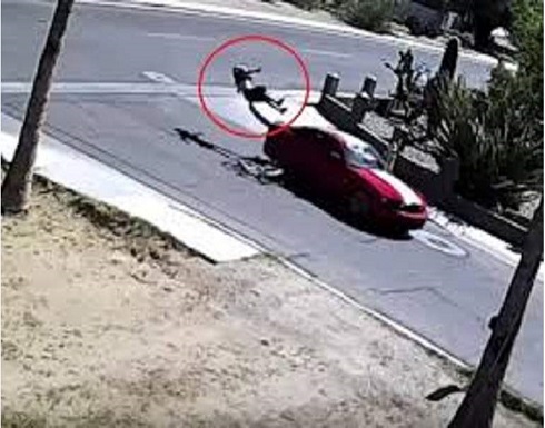 الزوج يطير في الهواء بعد أن دهسته زوجته بسيارتها في امريكا .. تفاصيل الزوج يطير في الهواء بعد أن دهسته زوجته بسيارتها في امريكا .. تفاصيل