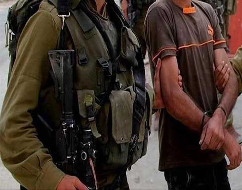 الضفة.. الجيش الإسرائيلي يعتقل فلسطينيين اثنين ويفتش عدة منازل الضفة.. الجيش الإسرائيلي يعتقل فلسطينيين اثنين ويفتش عدة منازل