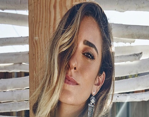 بالأبيض الجريء.. أمينة خليل تخطف الأنظار بفستان مفتوح بالأبيض الجريء.. أمينة خليل تخطف الأنظار بفستان مفتوح