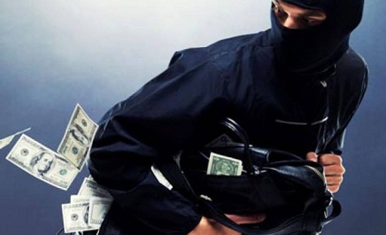 سرقة 10 الاف من محطة وقود في الزرقاء ... سرقة 10 الاف من محطة وقود في الزرقاء ...