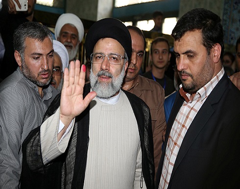إيران.. محتجون يحرقون مقر المرشح الرئاسي "رئيسي" في محافظة جهار إيران.. محتجون يحرقون مقر المرشح الرئاسي "رئيسي" في محافظة جهار