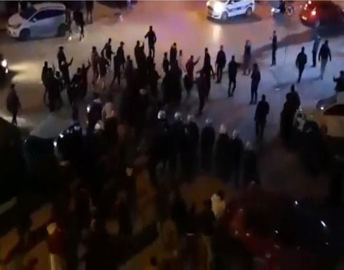 شاهد بالفيديو .. اشتباكات بالسكاكين بين أتراك وسوريين باسطنبول شاهد بالفيديو .. اشتباكات بالسكاكين بين أتراك وسوريين باسطنبول