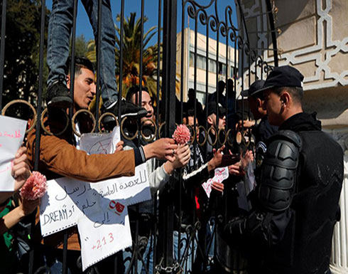 بالفيديو : الجزائر.. تأهب أمني وتظاهرات في عدة مدن بالفيديو : الجزائر.. تأهب أمني وتظاهرات في عدة مدن