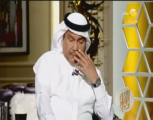 شاهد : لحظة بكاء محمد عبده بحرقة عند ذكر مرض والدته ووفاتها