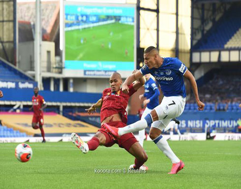 بالصور: تعادل ممل بين إيفرتون وليفربول بالصور: تعادل ممل بين إيفرتون وليفربول