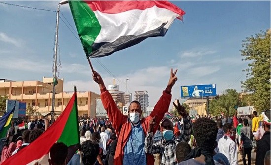 السودان.. تظاهرات مرتقبة وسط انتشار أمني كثيف وقطع للإنترنت