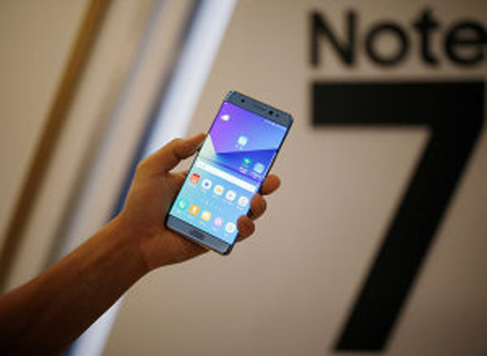 بعد منع اصطحابه على الطائرات.. Samsung تضع أكشاكاً في المطارات لتبديل هاتف Note 7 بآخر بعد منع اصطحابه على الطائرات.. Samsung تضع أكشاكاً في المطارات لتبديل هاتف Note 7 بآخر