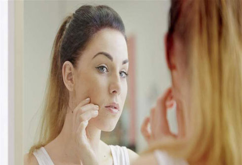 تخلّصي من بثور الوجه بهذه الخلطات الطبيعية! تخلّصي من بثور الوجه بهذه الخلطات الطبيعية!