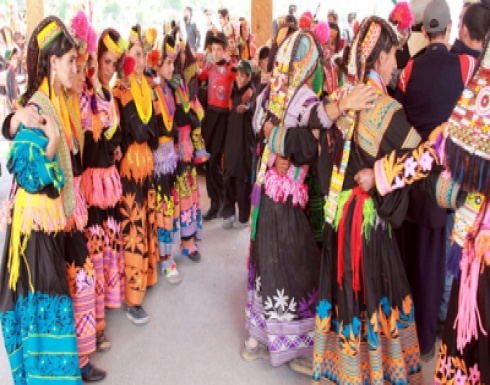 غرائب وعجائب قبائل الكلاش الوثنية في باكستان