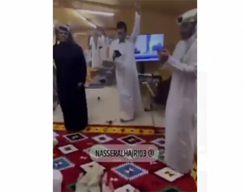 احتفال الخليجيين بفتح الحدود بين قطر و السعودية .. بالفيديو احتفال الخليجيين بفتح الحدود بين قطر و السعودية .. بالفيديو