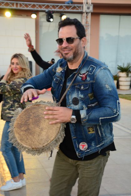 ابن ماجد المصري فاجأ شقيقه في خطوبته " فيديو " ابن ماجد المصري فاجأ شقيقه في خطوبته " فيديو "