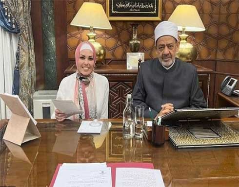 سمت نفسها رقية.. بريطانية تشهر إسلامها بحضور شيخ الأزهر (شاهد) سمت نفسها رقية.. بريطانية تشهر إسلامها بحضور شيخ الأزهر (شاهد)