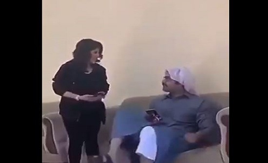بالفيديو.. حسين المهدي يستعرض بطريقة طريفة طوله بجوار غدير السبتي بالفيديو.. حسين المهدي يستعرض بطريقة طريفة طوله بجوار غدير السبتي