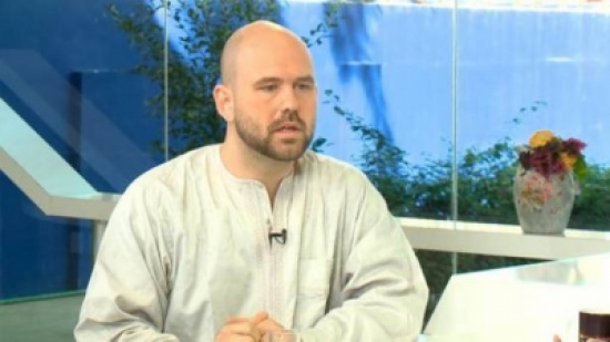 بالفيديو: مخرج أميركي أحب السودان وأجاد لهجته وصوّر أفلاماً عنه بالفيديو: مخرج أميركي أحب السودان وأجاد لهجته وصوّر أفلاماً عنه