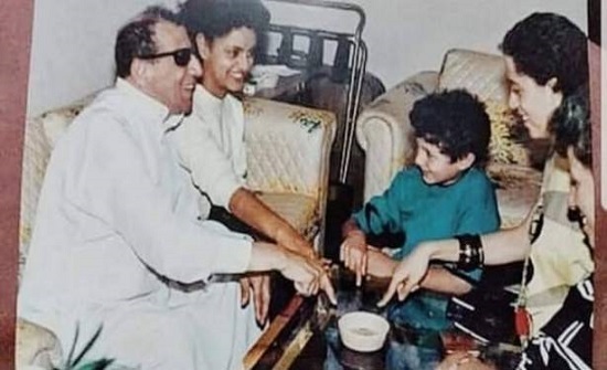 خمنوا من هو هذا الطفل ممثل مصري شهير إلى جانب سيد مكاوي خمنوا من هو هذا الطفل ممثل مصري شهير إلى جانب سيد مكاوي