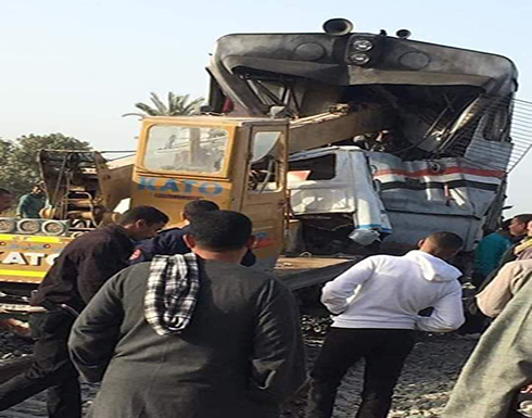 اصطدام قطار برافعة ومصرع وإصابة 5 أشخاص في مصر.. صور اصطدام قطار برافعة ومصرع وإصابة 5 أشخاص في مصر.. صور